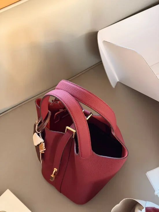 Luxury Rouge H Clemence Picotin Lock 18 Gold Hardware Bag - Picture 7 of 9